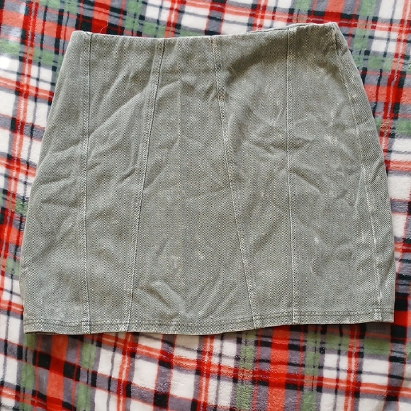 Green Acid Wash Denim Skirt - Picture 4 of 7